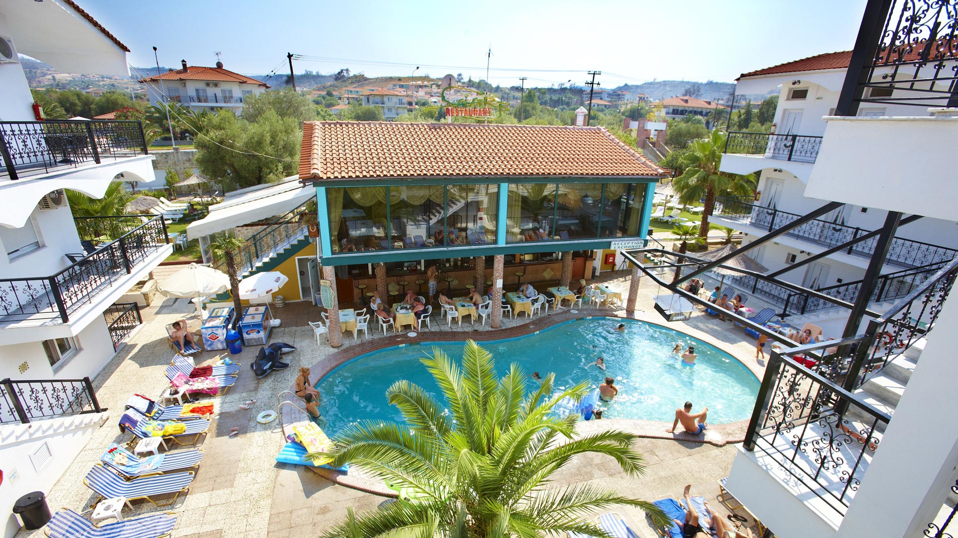 Grand Victoria Hanioti3